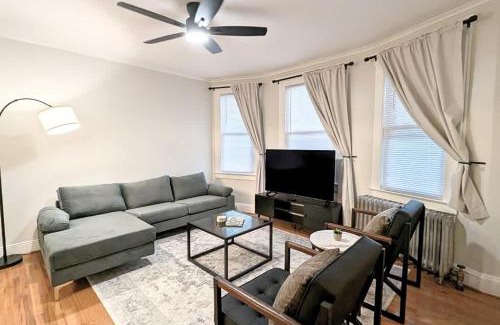 Orange Maison | Cozy Gem 18Min to EWR 8min to NYC Train & Parking