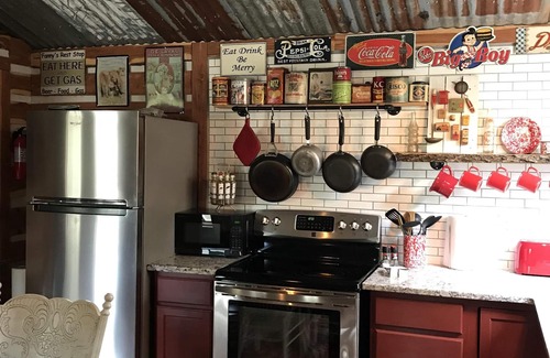 Grand Saline Cabine | Escapade confortable dans les bois avec étang de pêche privé