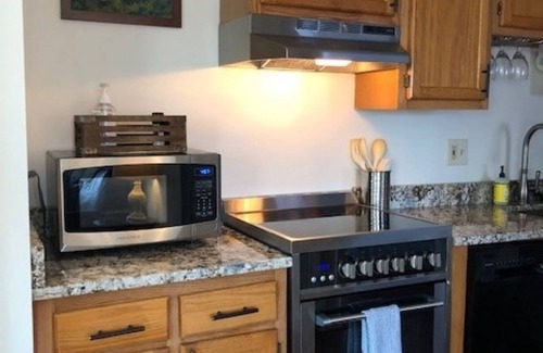 Portsmouth Appartement | COZY GET AWAY, WALKING DISTANCE TO QUAINT PORTSMOUTH 1BR apartment