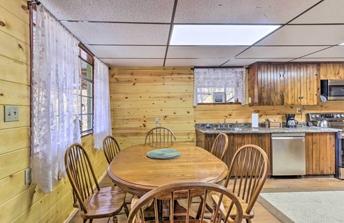 Harrisonville Cabine | Cozy Getaway < 1 Mi to Cowans Gap State Park!