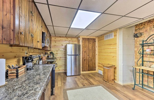 Harrisonville Cabine | Cozy Getaway < 1 Mi to Cowans Gap State Park!