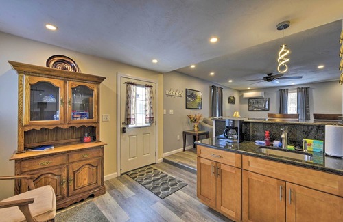 Leominster Appartement | Cozy Getaway - 10 Miles to Mount Wachusett Skiing!