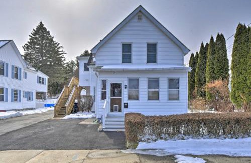 Leominster Appartement | Cozy Getaway - 10 Miles to Mount Wachusett Skiing!