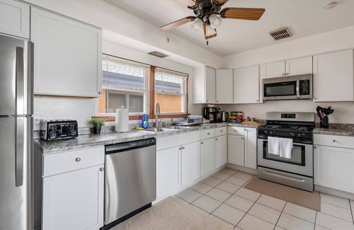 Westmont Appartement | Cozy Getaway - 2 Parking Spaces, Sleeps 4!