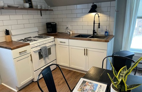 Spearfish Appartement | Cozy Getaway at Orchard Creek Cottages