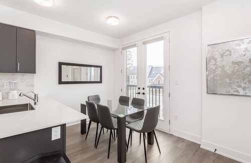 Waterloo Maison | Cozy Getaway in Uptown Waterloo