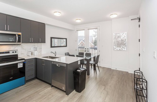 Waterloo Maison | Cozy Getaway in Uptown Waterloo