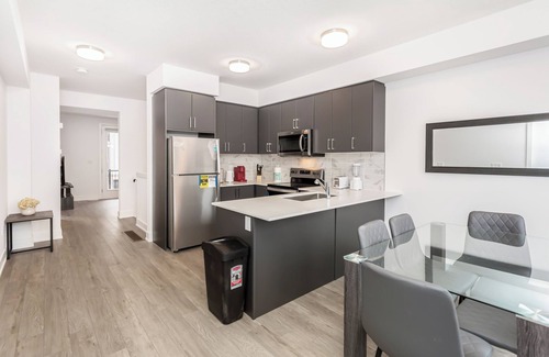 Waterloo Maison | Cozy Getaway in Uptown Waterloo