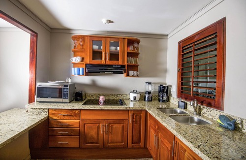 Quepos Maison | Cozy getaway w/pool-tennis-bbq near Manuel Antonio