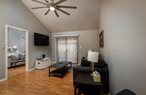 Gilbert Maison | Cozy Gilbert Condo Walking Distance to Downtown !