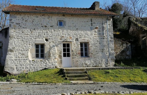 Charroux Cottage | Gîte chaleureux à Charroux, confort pour 6 pers, proche nature et Vichy
