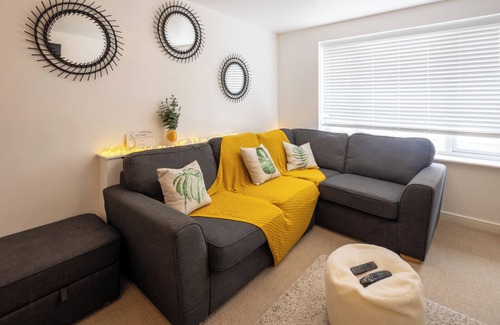Patchway Maison | Cozy Glam 4 Bed Garden House Patchway Sleep 7