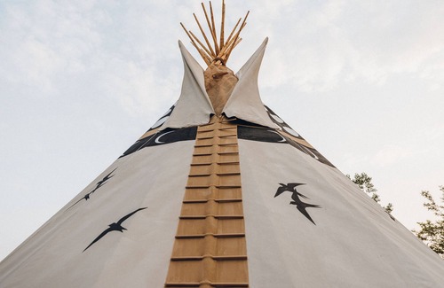 Corfu Cabine | COZY GLAMPING TIPI!