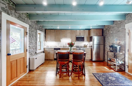 Ellicott City Maison | Cozy granite home in walking distance to Old Ellicott City