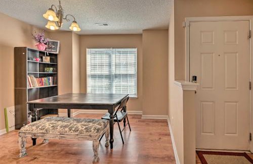 Greensboro Maison | Cozy Greensboro Townhome about 7 Mi to UNC Campus