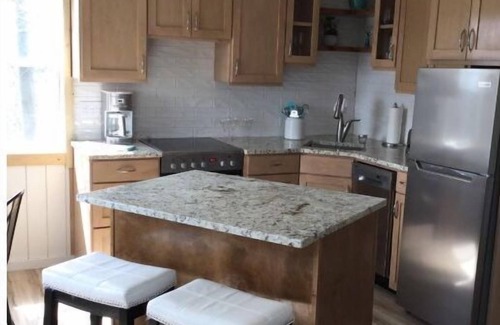 Manitoba Maison | Cozy Guest cottage waterfront with screened in gazebo