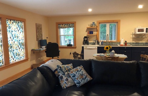 Falmouth Cabine | Cozy guest house with beach rights on quiet Highland Lake