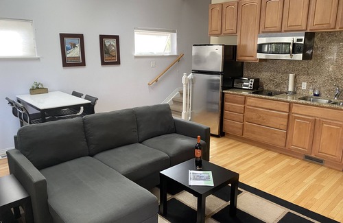 Hale Maison | Cozy Guest Suite close to downtown and pet friendly!