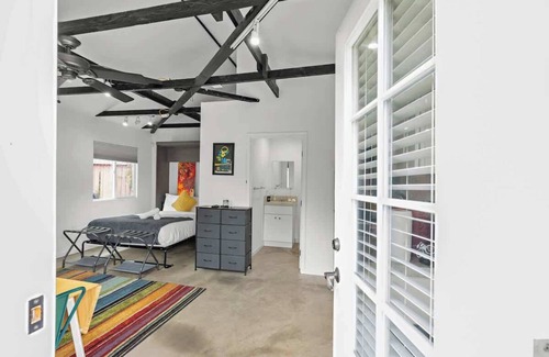 Pico - Robertson Maison | Cozy Guest Suite with Kitchenette Prime Location