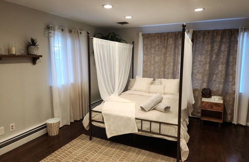 Colonia Lit Et Petit-Déjeuner | Cozy Guest Unit ideal for couples looking to Relax.