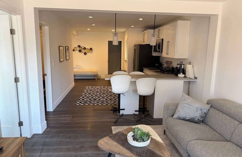 Parkside Maison | Cozy Guesthouse with Modern Appliances & Private Patio