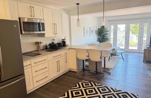 Parkside Maison | Cozy Guesthouse with Modern Appliances & Private Patio