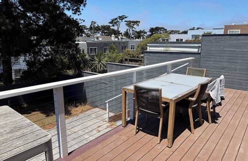 Parkside Maison | Cozy Guesthouse with Modern Appliances & Private Patio