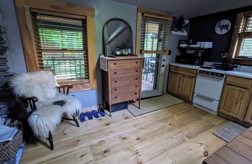 Smallwood Cabine | Cozy Hamlet Retreat at Le Chalet in the Catskills, NY