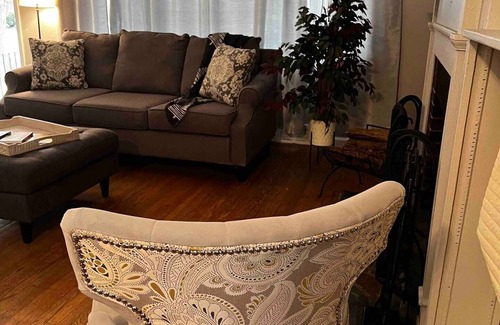 Sharon Hill Maison | Cozy Haven 5 mins from airport/Parking/Patio