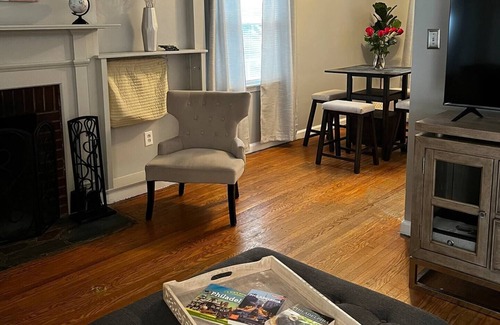 Sharon Hill Maison | Cozy Haven 5 mins from airport/Parking/Patio