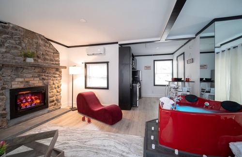 Middletown Cottage | Cozy Haven: A Romantic Retreat in our Tiny House!