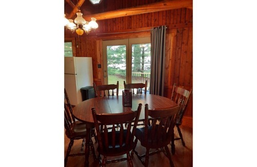 Westford Cabine | Cozy (heated/AC) clean cabin near Ohio side Pymatuning Lake