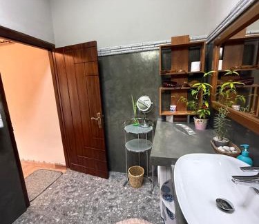 Katugastota Appartement | Cozy Hideaway and Quiet Rooftop in Beautiful Kandy