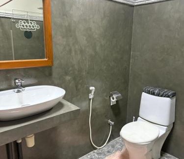 Katugastota Appartement | Cozy Hideaway and Quiet Rooftop in Beautiful Kandy