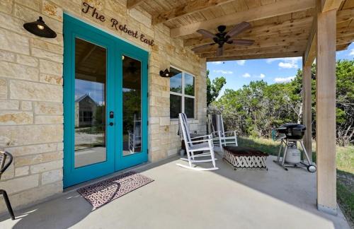Dripping Springs Maison | Cozy Hill Country Cottage Rental for Romantic Weekend Getaways from Austin