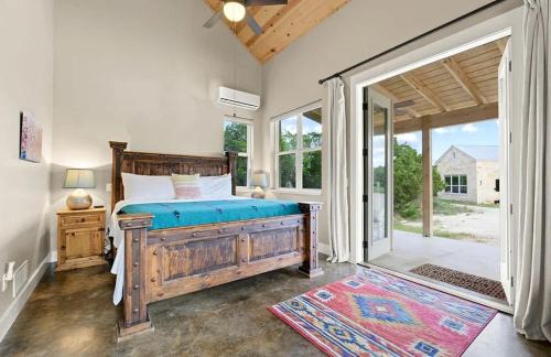 Dripping Springs Maison | Cozy Hill Country Cottage Rental for Romantic Weekend Getaways from Austin