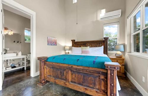 Dripping Springs Maison | Cozy Hill Country Cottage Rental for Romantic Weekend Getaways from Austin