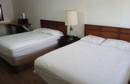 Mayo Hôtel | Cozy Hill Top Room 15 with WiFi, AC in lovely Mayo