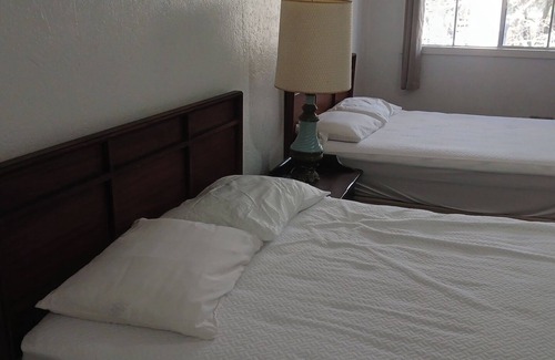 Mayo Hôtel | Cozy Hill Top Room 15 with WiFi, AC in lovely Mayo