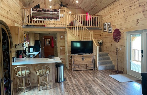 Richland Center Cabine | Cozy hillside retreat near trout stream, public forest and UTV trails.