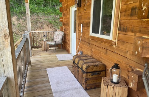 Richland Center Cabine | Cozy hillside retreat near trout stream, public forest and UTV trails.