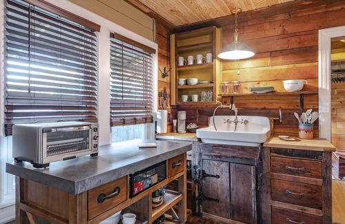 Fairmount Cottage | Cozy historic cottage 3 minutes to hospital, 5 minutes to downtown, TCU, FW zoo