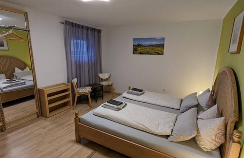 Kattersdorf Appartement | Cozy holiday home (170 sqm) for up to 12 people with a south-facing terrace balcony