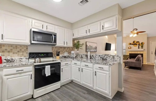 South Arlington Maison | Cozy home 10 min from AT&T stadium