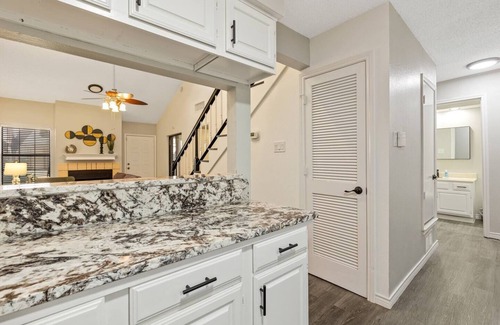 South Arlington Maison | Cozy home 10 min from AT&T stadium