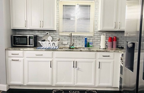 Pittsburgh Maison | Cozy home close to UPMC/CMU/UPITT/DUQSNE/CARLW Minutes from everything w/Parking