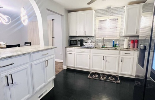 Pittsburgh Maison | Cozy home close to UPMC/CMU/UPITT/DUQSNE/CARLW Minutes from everything w/Parking