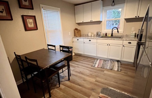 Chillicothe Maison | Cozy home close to park and YMCA. Kid & Pet Friendly - fenced in backyard.