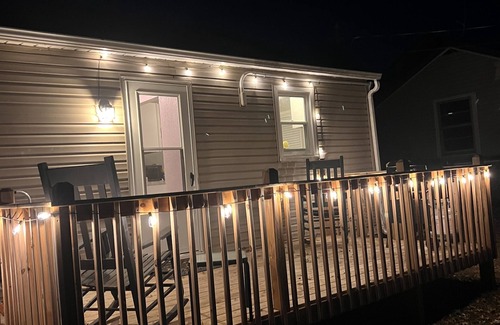 Chillicothe Maison | Cozy home close to park and YMCA. Kid & Pet Friendly - fenced in backyard.