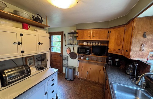 Plum Maison | Cozy home close to Pittsburgh